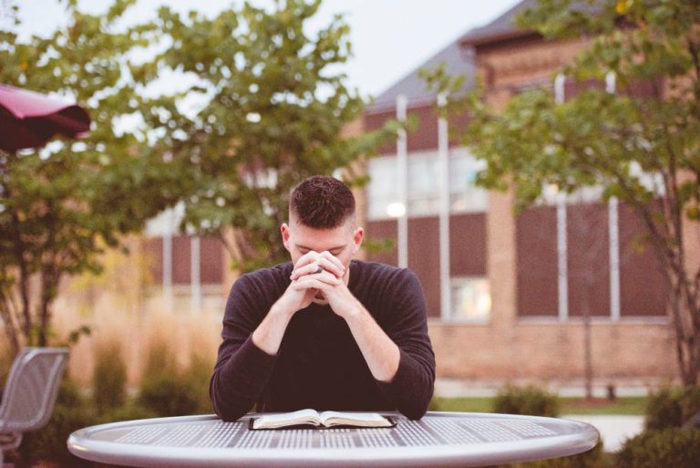 Dismantling the Inner Critic: A Guide to Releasing Limiting Beliefs